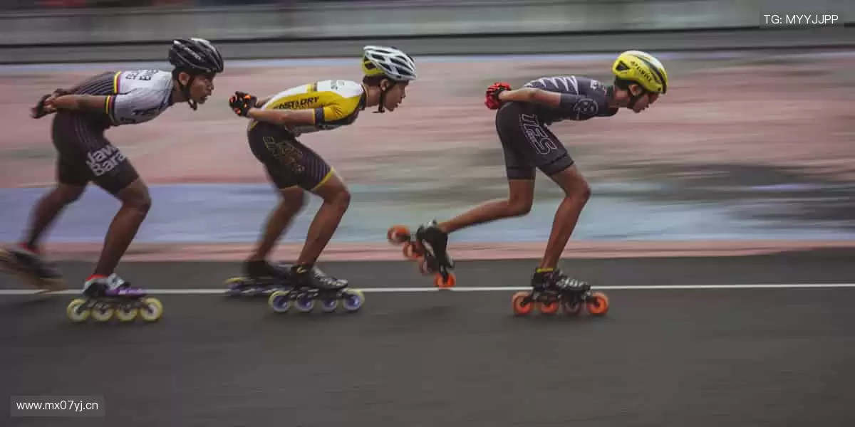 🎁 热爱永不缺席！官方正品周边，把偶像的力量穿在身上，握在手里！